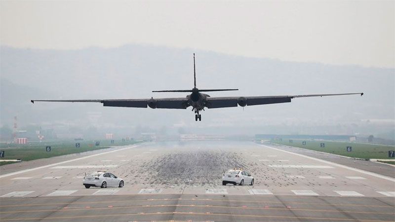 U-2: debe ser guiado durante el aterrizaje  