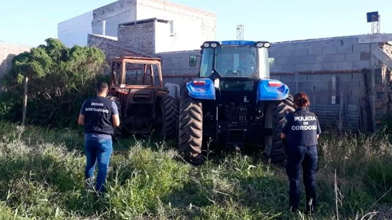 Los dos vehículos fueron encontrados en un baldío de la ciudad de Frontera en Santa Fe. Fotos: Todo Agro 
