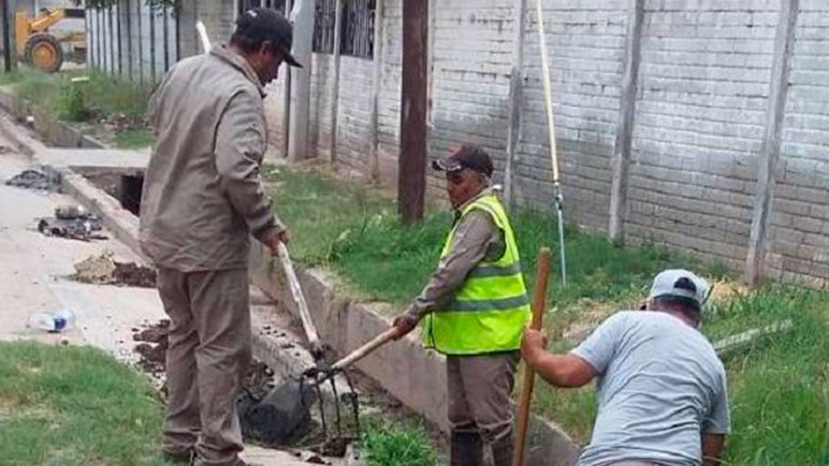 El municipio intensificó los trabajos de limpieza de desagües pluviales ...
