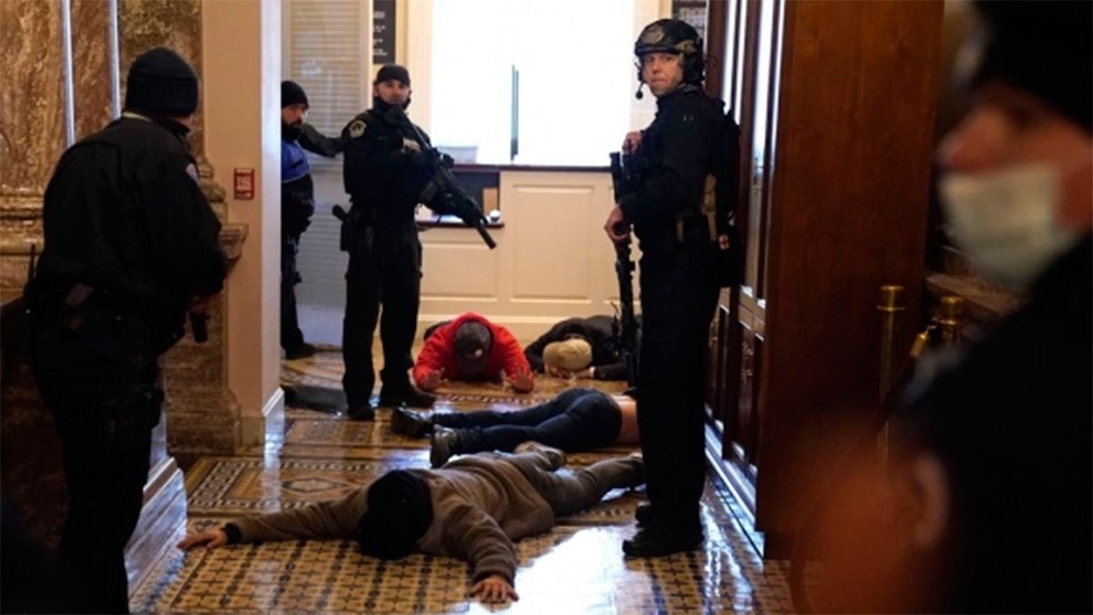 Fuerzas de seguridad detuvieron a algunos de los revoltosos 