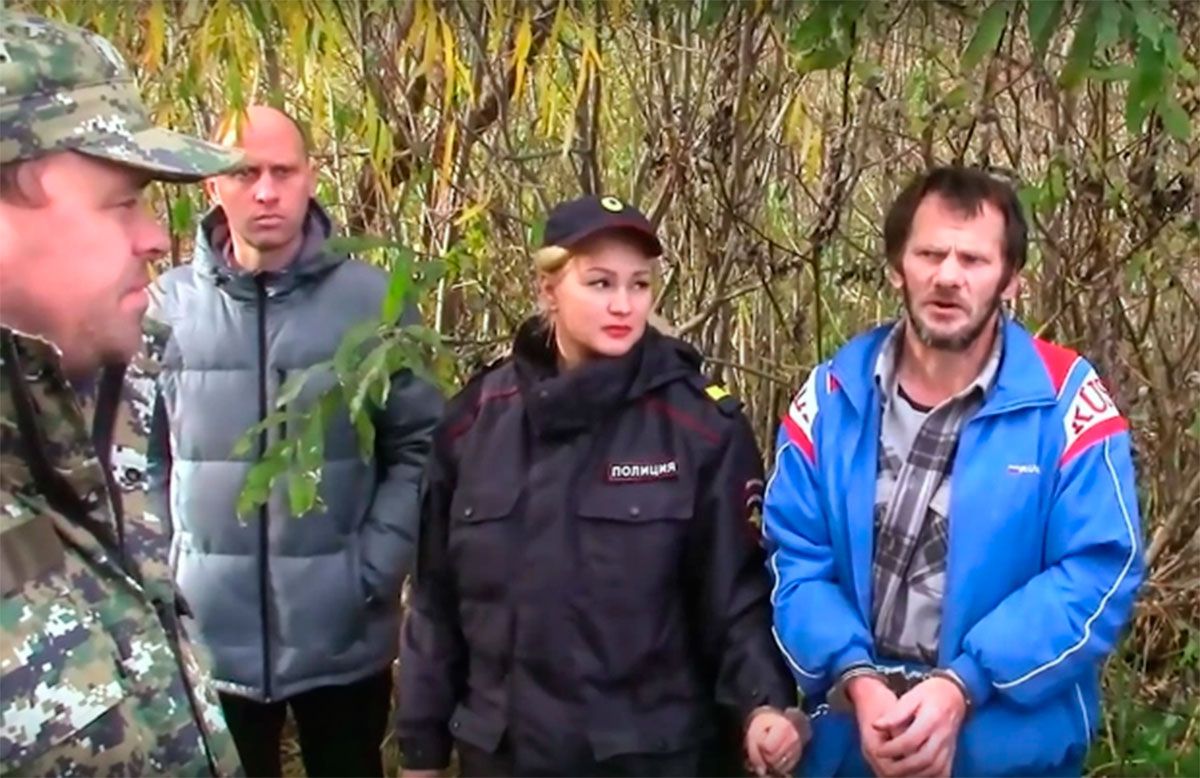 Eduard durante el reconocimiento del lugar donde arrojó los restos 