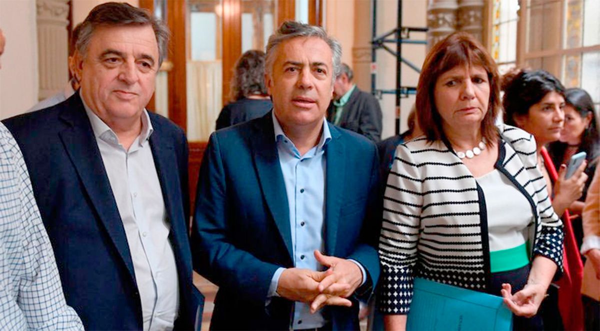 En lugar de ironizar debería conseguir las segundas dosis, la respuesta de la oposición a los dichos del presidente - Vimarsana News
