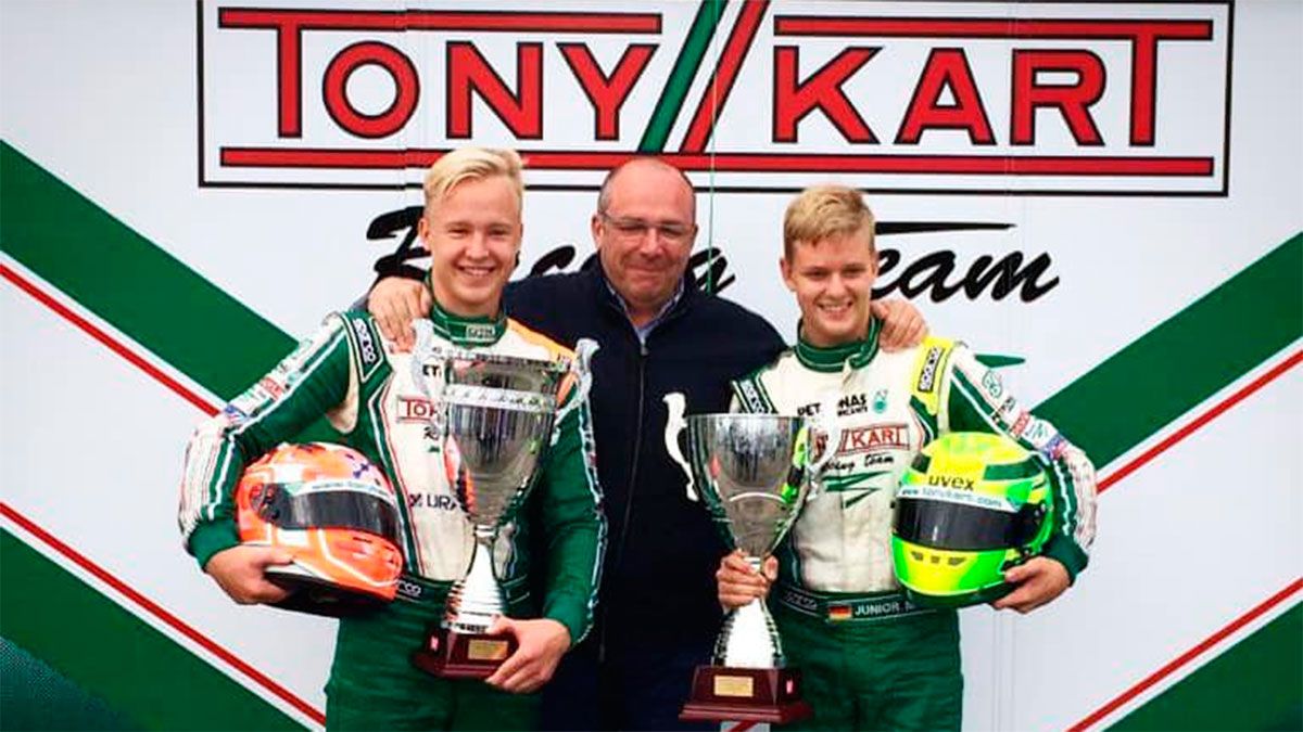 Nikita y Mick en el karting 