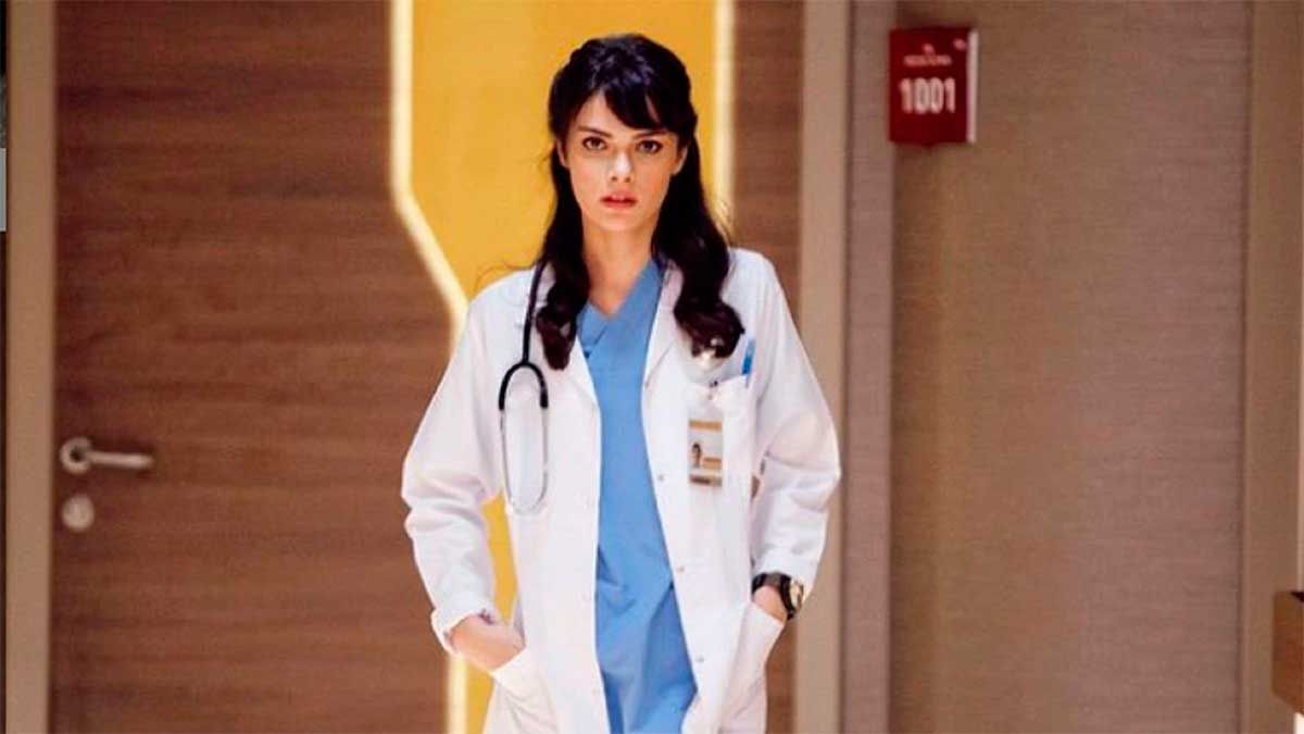 La belleza de Nazli cautivó al joven Ali. 