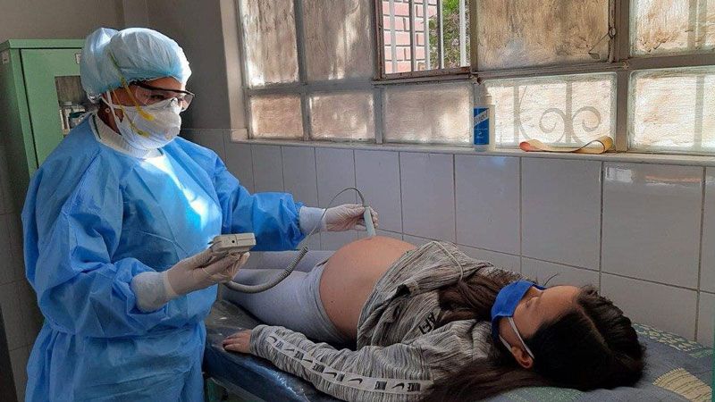 Durante la pandemia, el derecho de la mujer a estar acompañada en controles y en el momento del nacimiento no fue respetado en muchos casos 