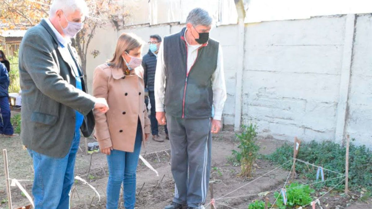 La intendente Fuentes destacó en su visita el avance del programa de huertas agroecológicas en la ciudad - Vimarsana News