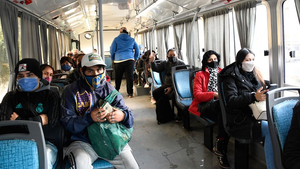 Vecinos reclaman por frecuencias de líneas de colectivo - Diario Panorama