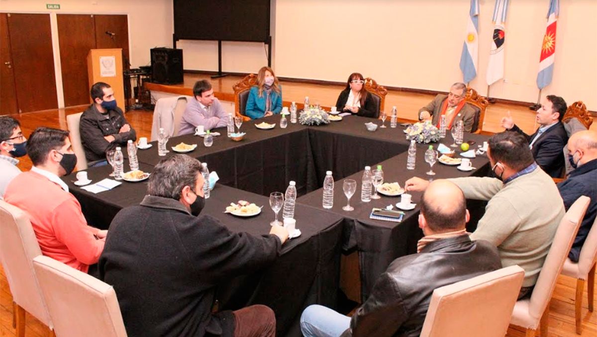 López Alzogaray encabezó un encuentro entre informáticos judiciales y especialista en inteligencia artificial - Vimarsana News