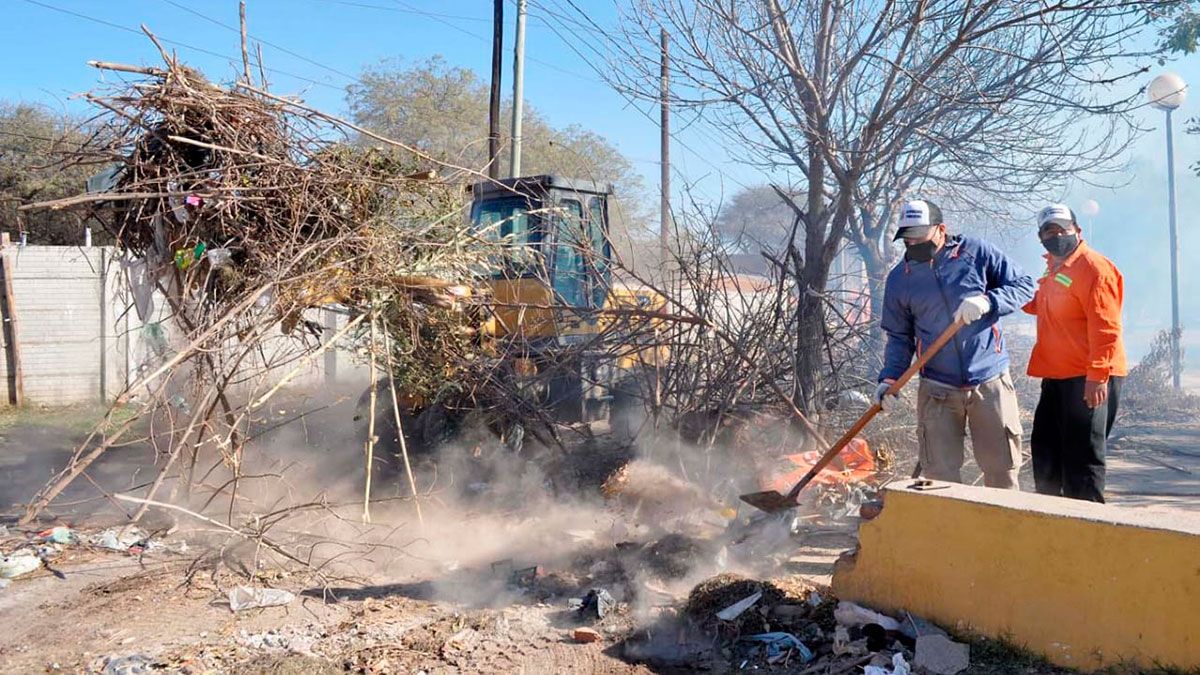 El municipio bandeño ejecutó un operativo de limpieza en el barrio ...