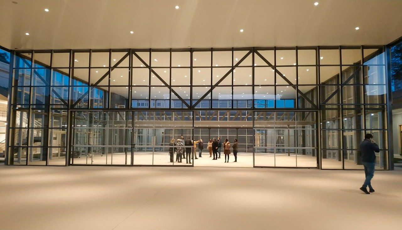 Moderno Salón de Usos Múltiples 