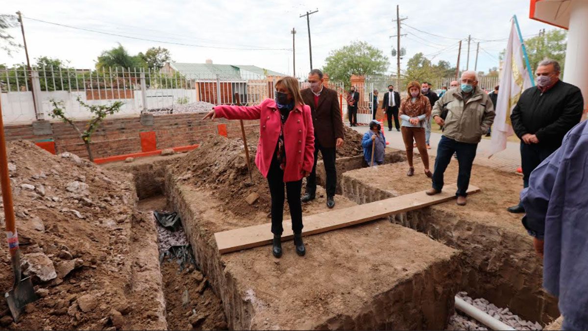 La intendente Fuentes supervisó construcción de nuevo sistema de tratamiento sanitario ecológico para jardines de infantes - Vimarsana News
