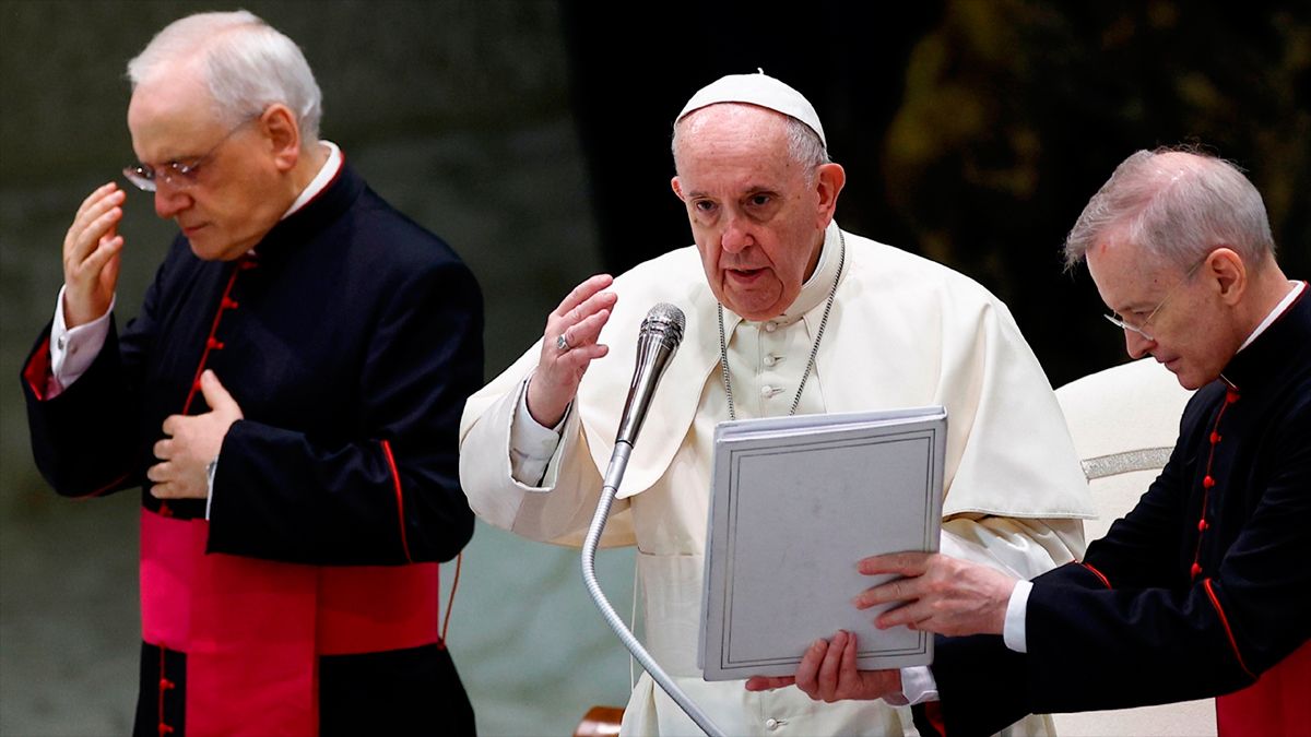 El Papa pidió más regulación contra las falsedades difundidas a través de las redes sociales - Vimarsana News