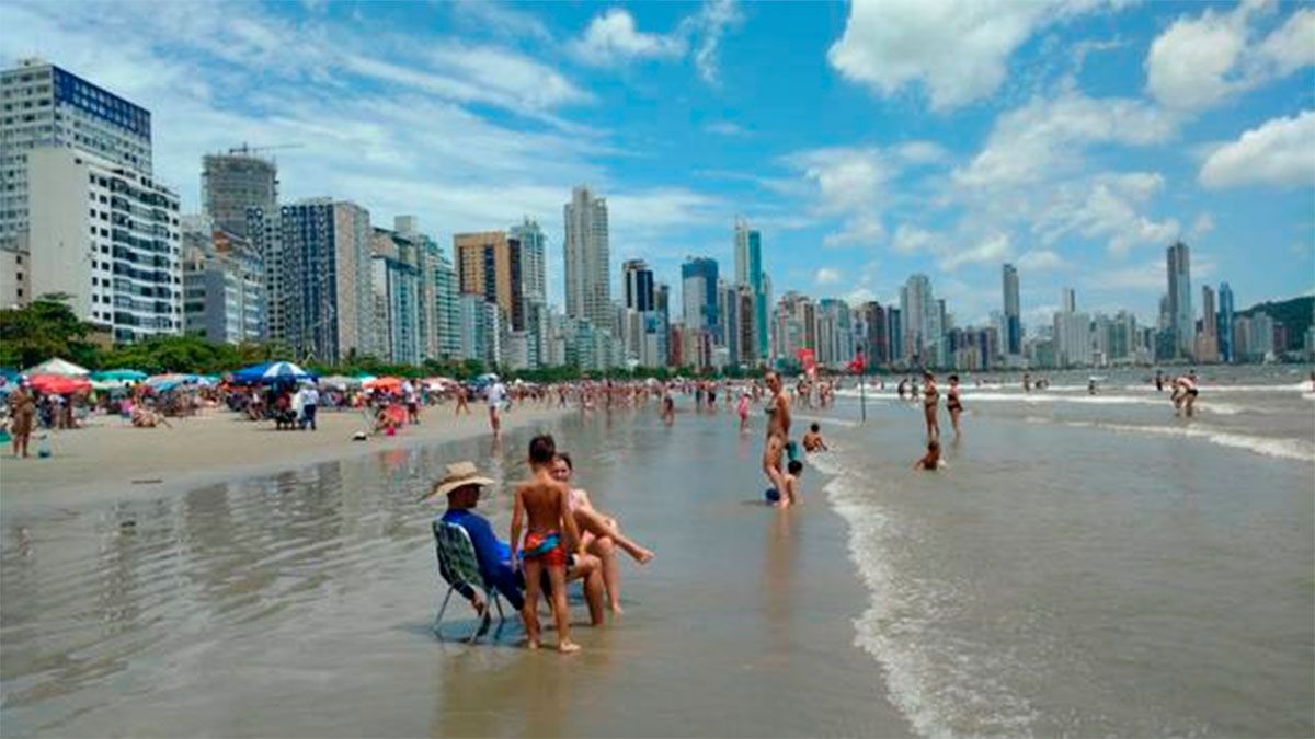 Brasil le reclamó al Gobierno que no le cobre impuesto a los turistas argentinos - Vimarsana News