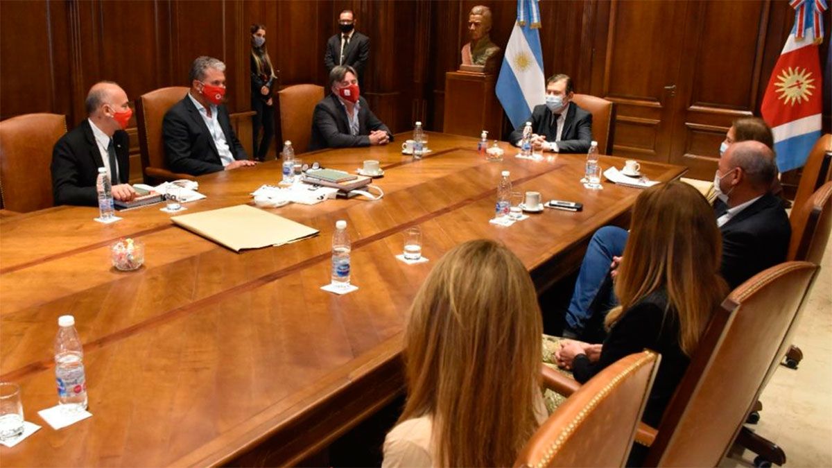 Zamora recibió a representantes de la Cruz Roja Argentina - Vimarsana News
