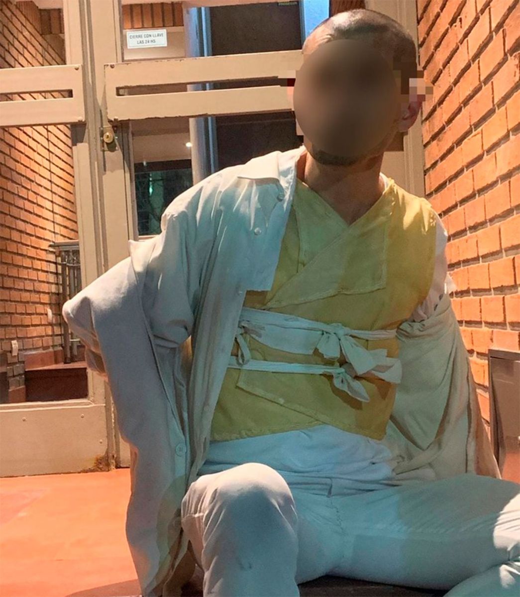 Vestía mucha ropa blanca 