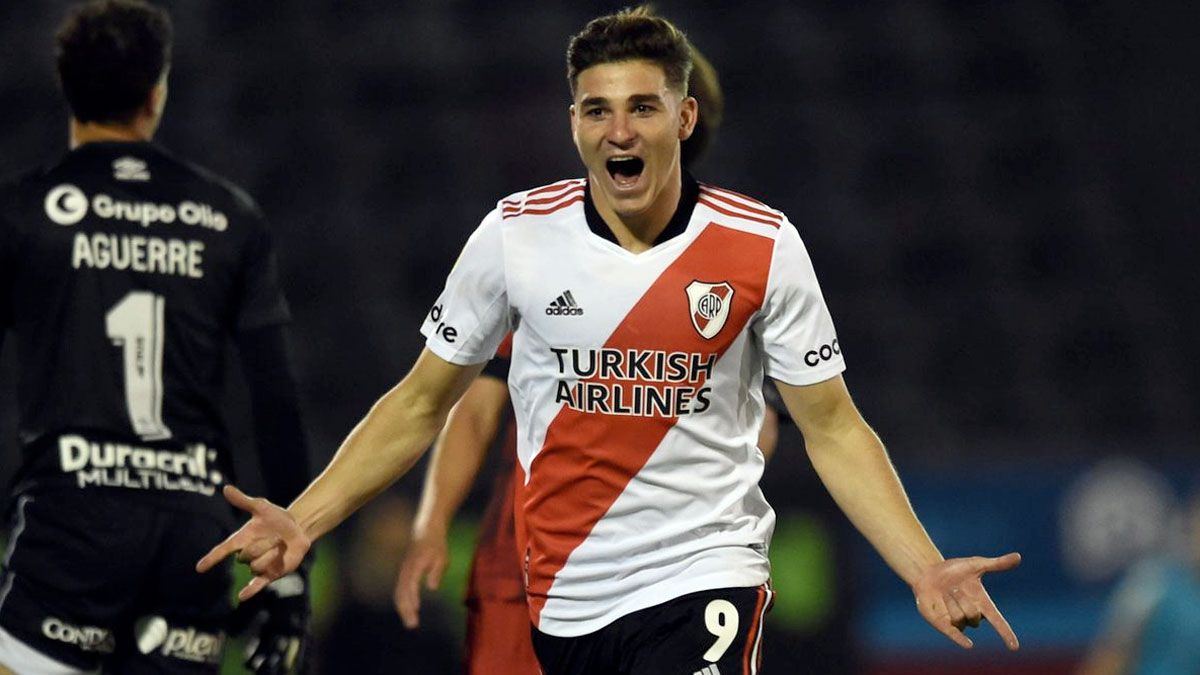River aplastó a Newell's en Rosario y quedó a tiro de la punta - Vimarsana News