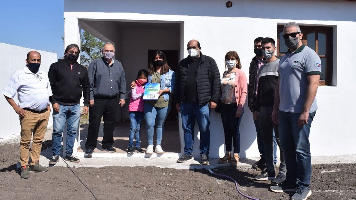 Entregaron unidades habitacionales en Ojo de Agua - Vimarsana News