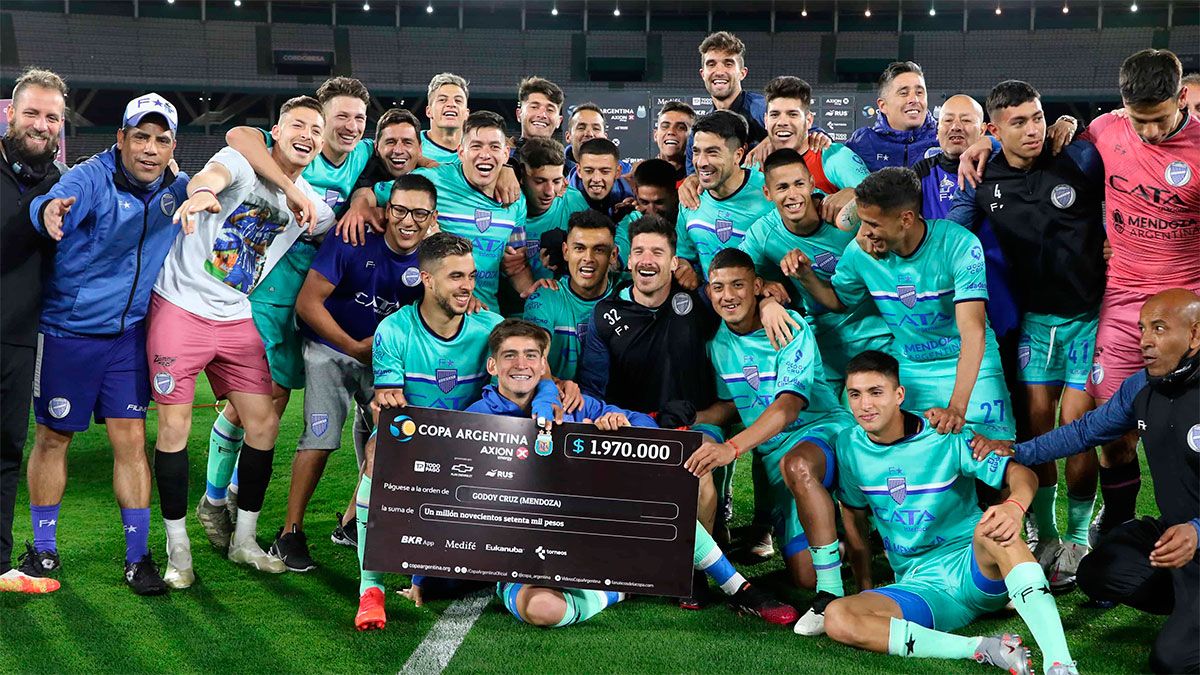 Godoy Cruz eliminó a Racing en los penales y avanza en la Copa Argentina - Diario Panorama Movil