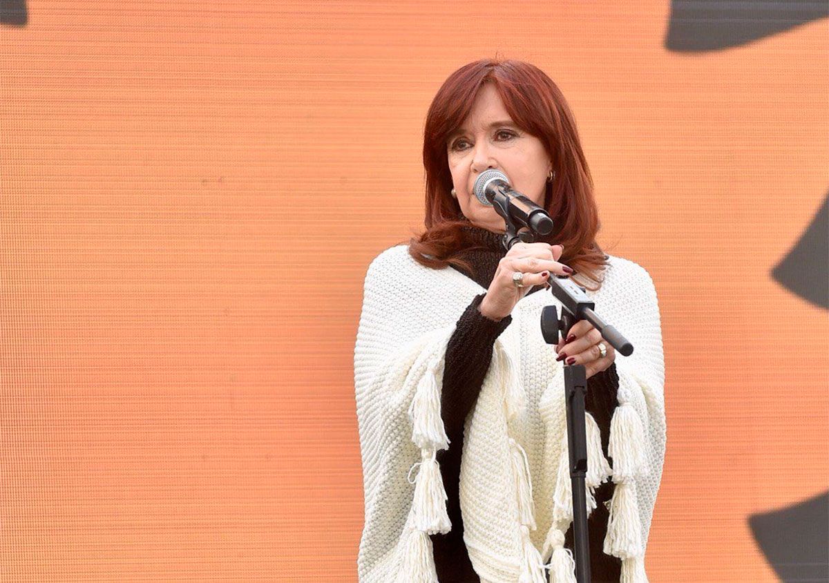 Cristina Fernández de Kirchner reiteró que existe un blindaje mediático a Macri - Vimarsana News