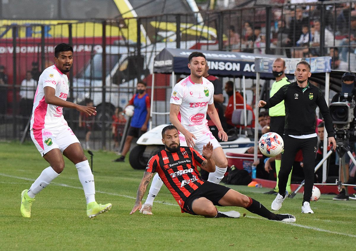 Patronato y Defensa y Justicia no se sacaron ventajas en un partido lleno de goles - Diario Panorama Movil