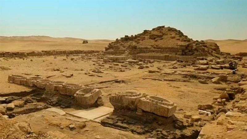 Los templos solares se construían para darle un status divino al faraón que estaba gobernando, y todos ellos fueron construidos durante la Quinta Dinastía 