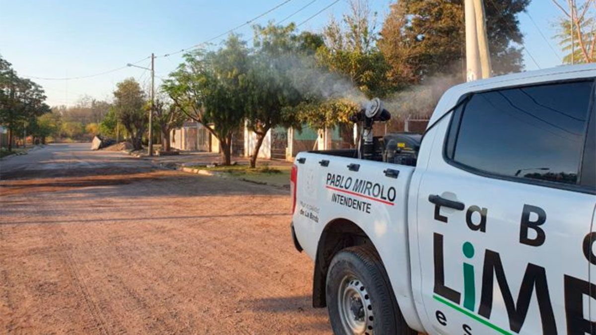 Intensifican las tareas de fumigación contra el dengue en los barrios ...