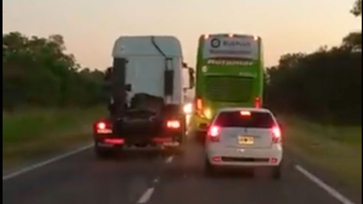 Video: un camionero casi provoca una tragedia en la Ruta Nacional 11 ...