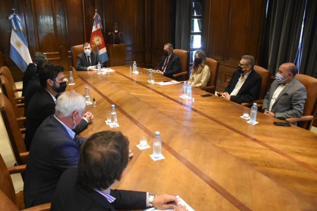 Zamora mantuvo una reunión con el presidente de YPF para avanzar en ...