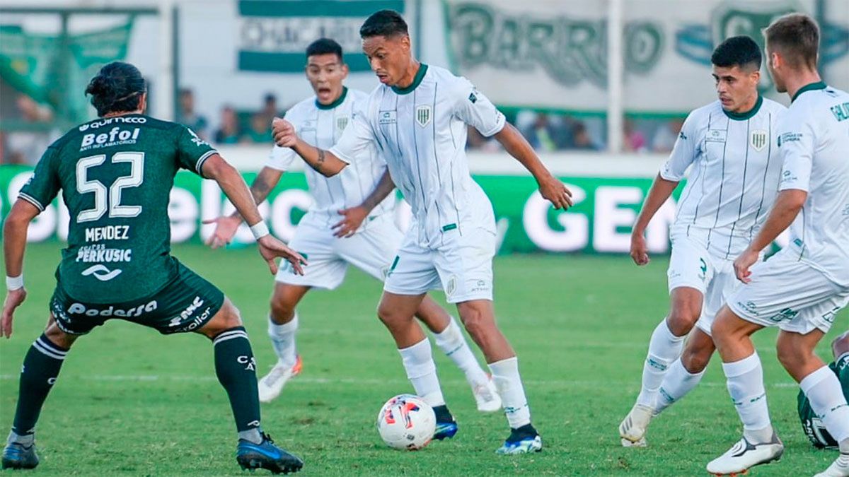 Era de Sarmiento y en el último suspiro Banfield logró la igualdad - Diario  Panorama Movil