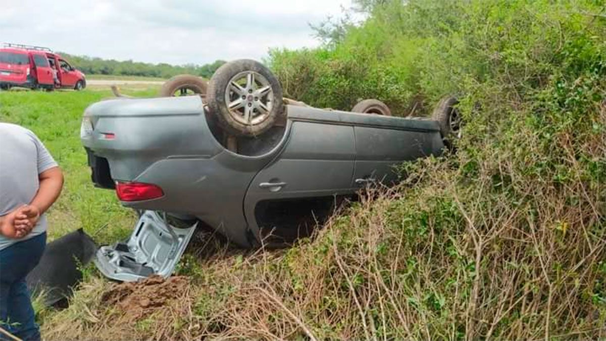 Familia se salva de milagro tras violento vuelco en ruta 34 - Diario ...