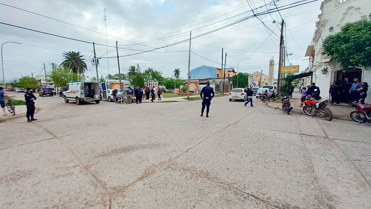 Fuerte choque entre auto y moto dejó dos personas heridas - Diario Panorama