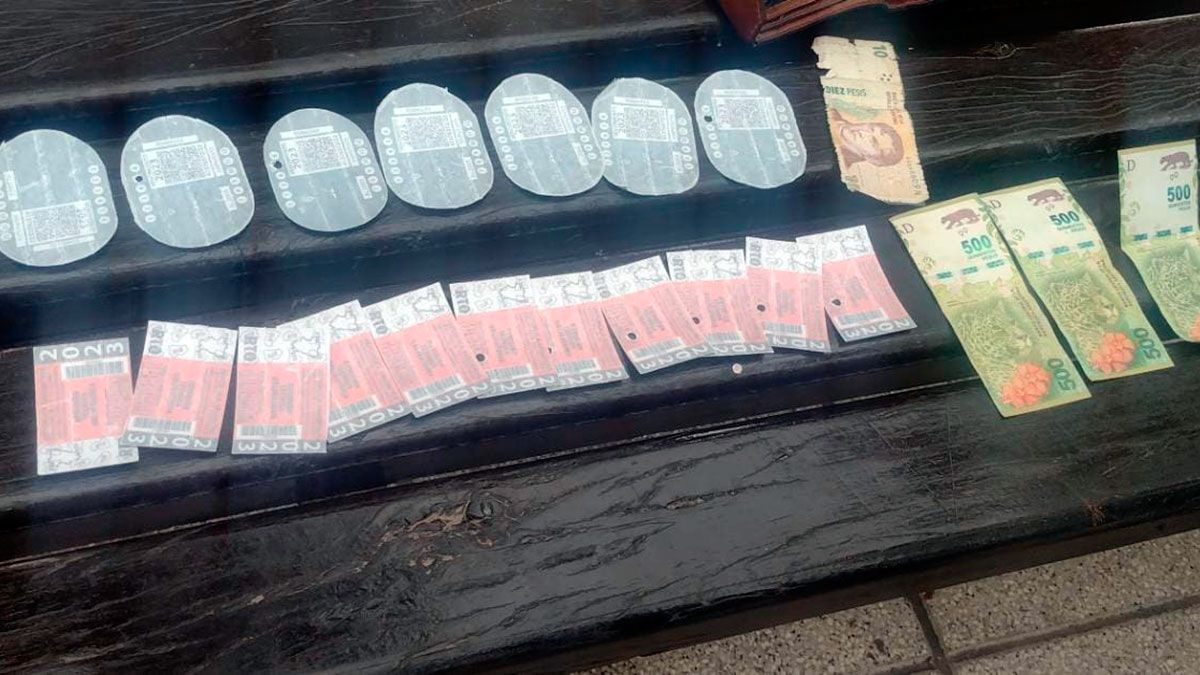 Dinero y obleas secuestradas 