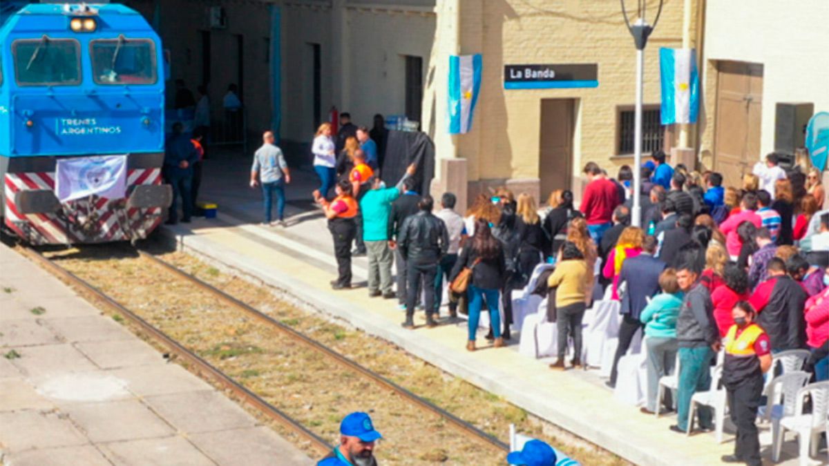 Este lunes vuelve a funcionar el tren de pasajeros La Banda - Fernández ...