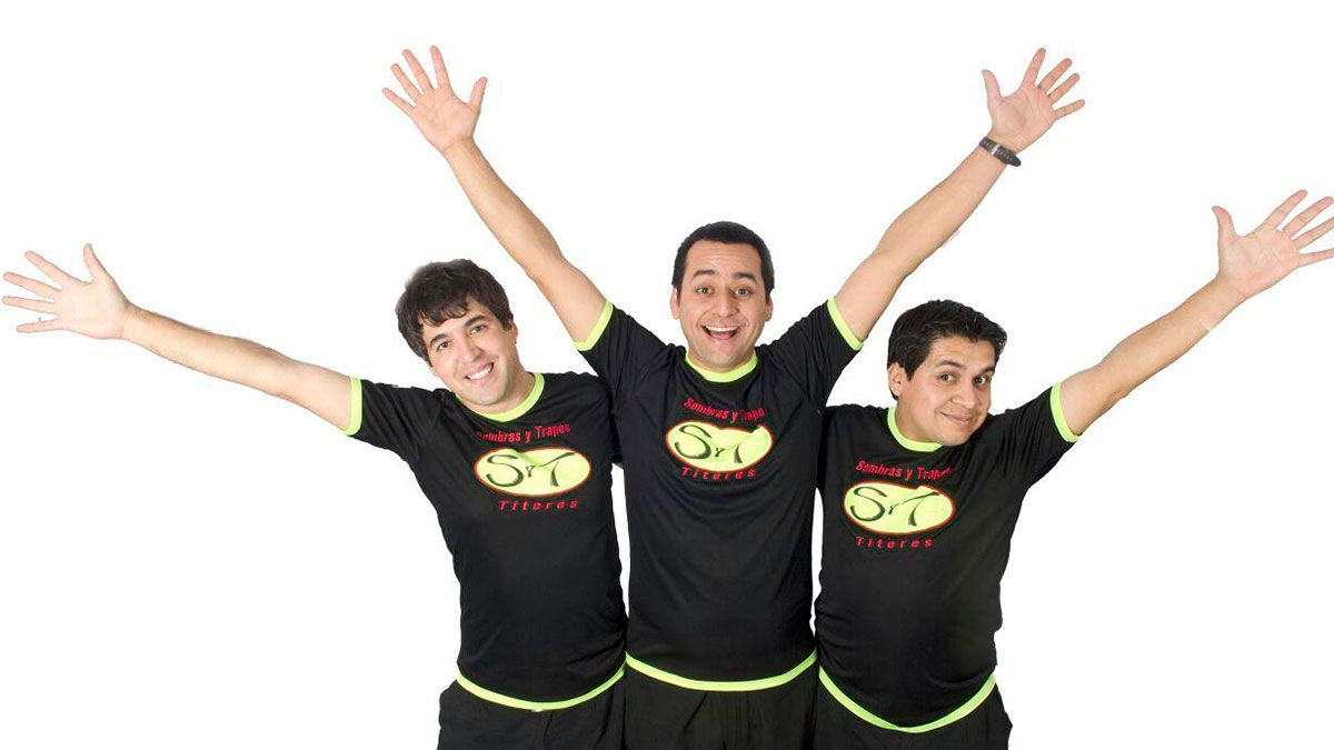 Los chicos de Sombras y Trapos celebran los dos años de Buen Día Santiago. 