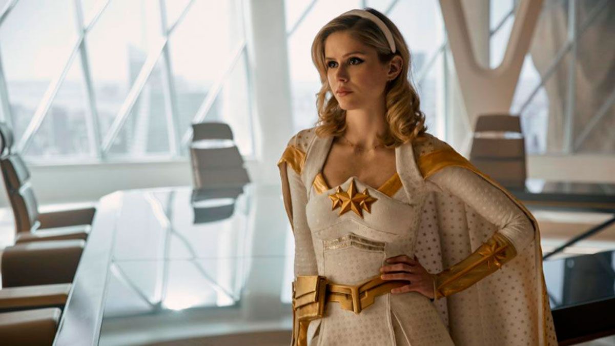 Erin Moriarty como Starlight. 