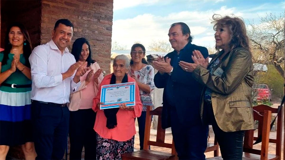 Bandera Bajada celebró sus 77 años con entrega de viviendas sociales