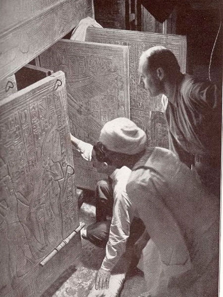 Las inscripciones en la tumba 