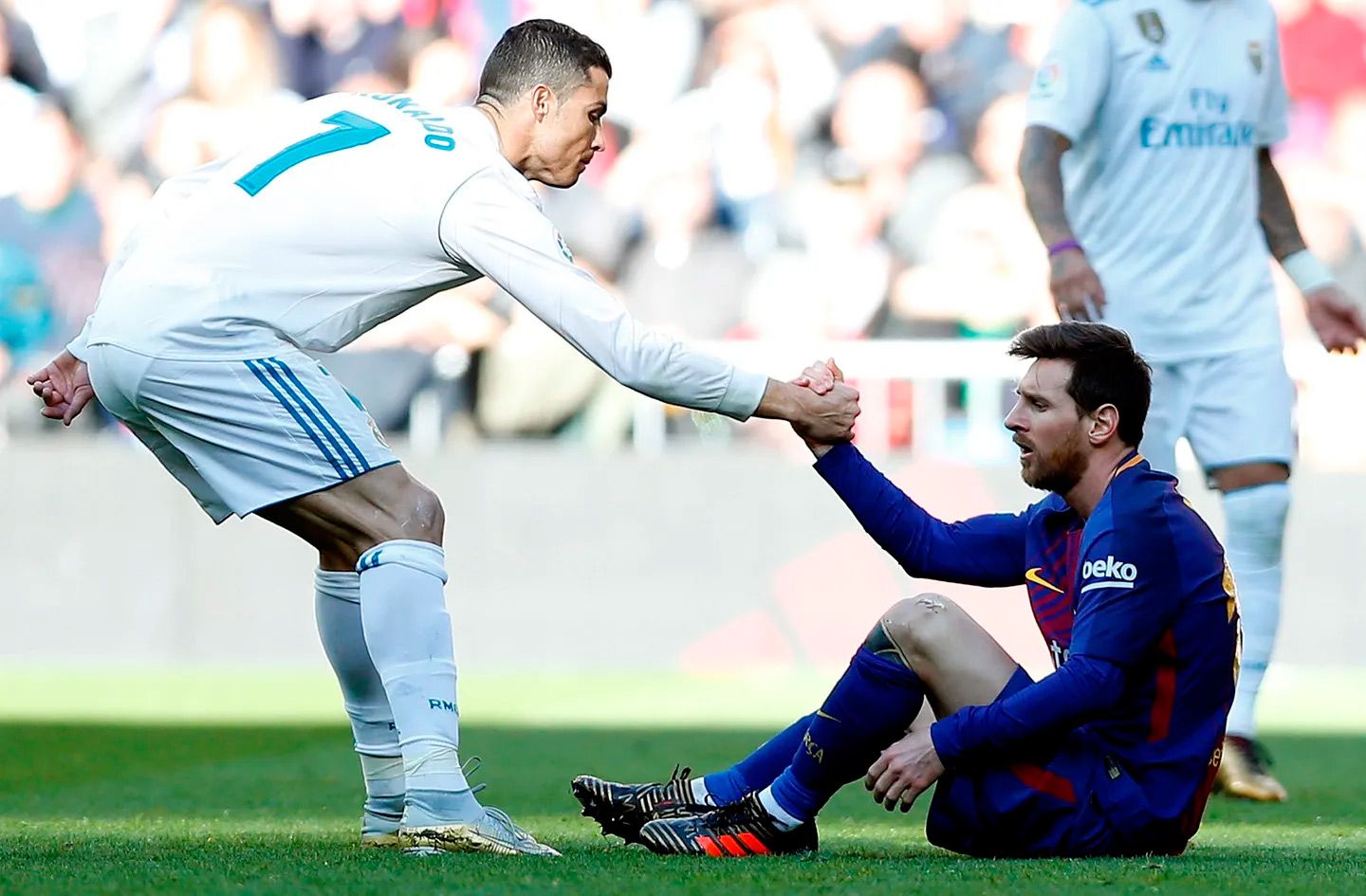 Messi y Cristiano se volverán a enfrentar en una cancha de fútbol. (AP) 