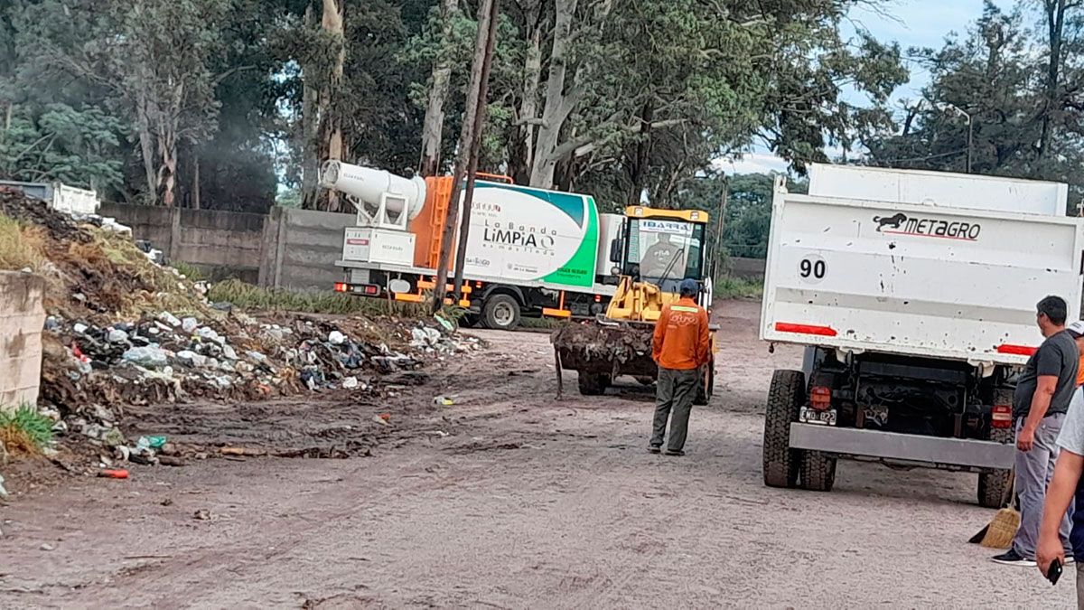 El municipio realizó un operativo de limpieza en el B° Ampliación ...