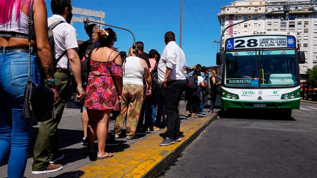 El martes habría paro de colectivos: la UTA analiza la medida que ...