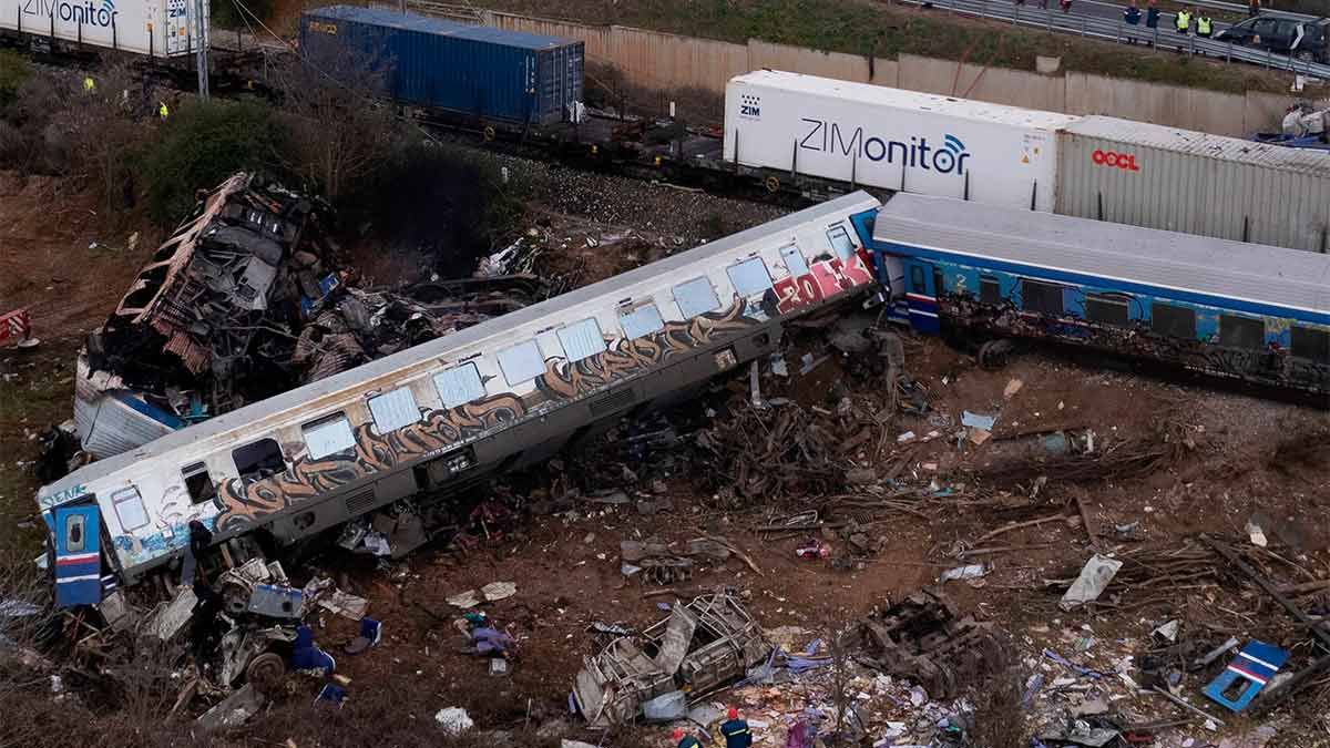 Impactante choque de trenes en Grecia deja al menos 36 muertos y