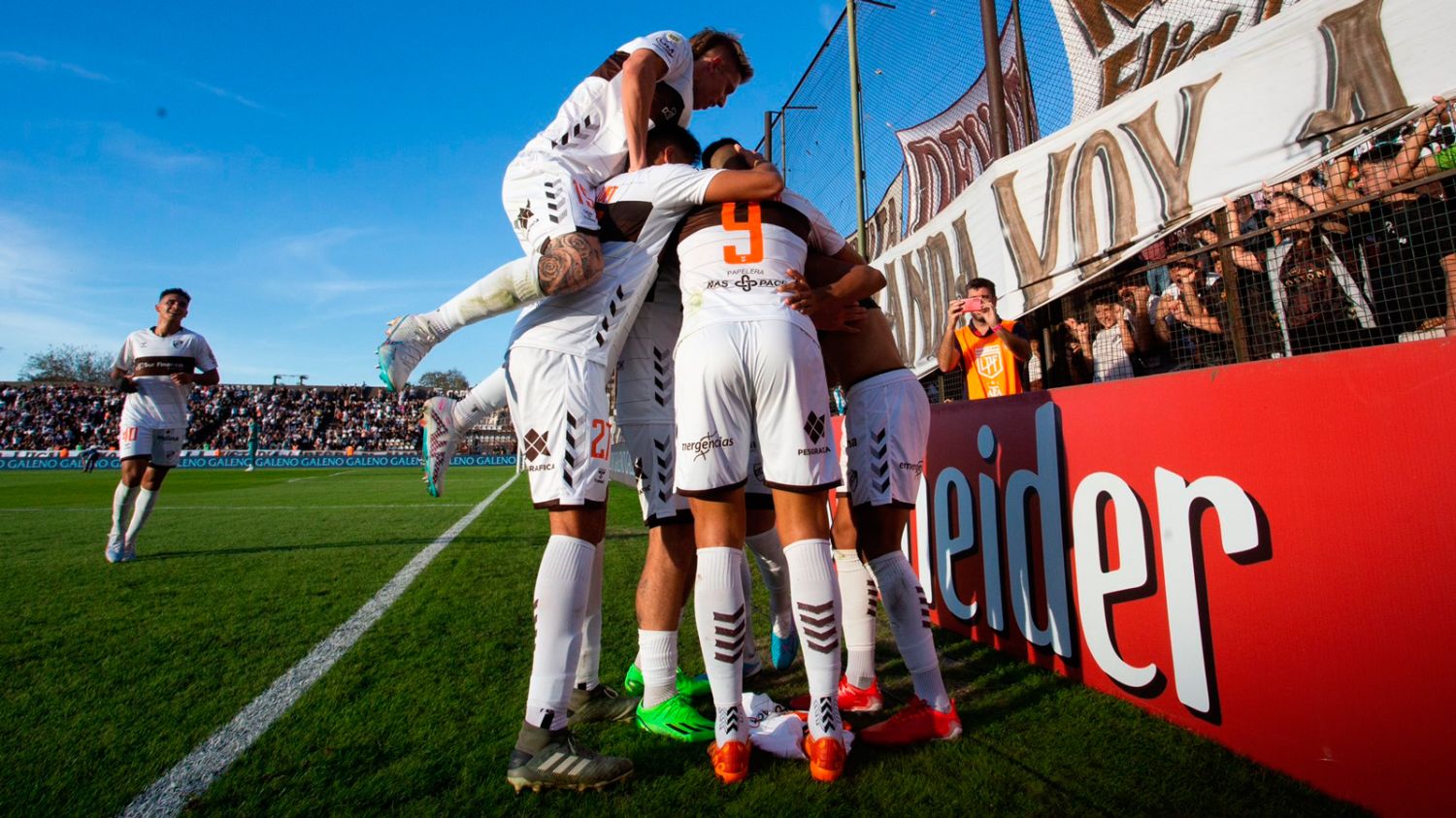Platense le dio otro duro golpe a un Racing que sigue en caída libre ...