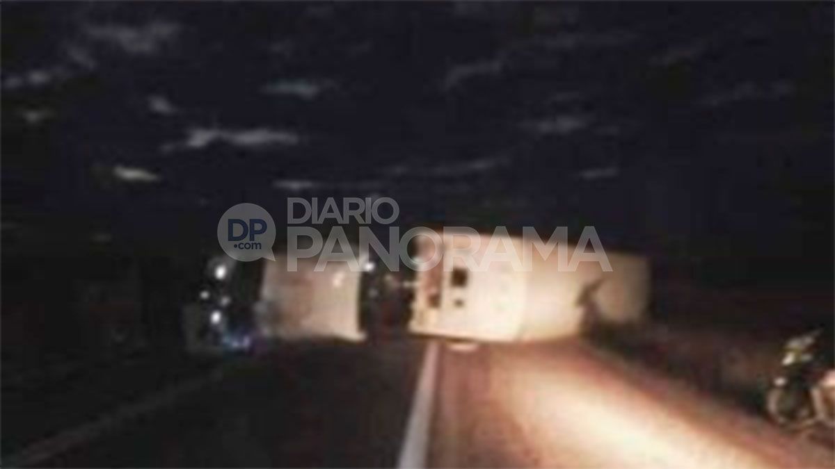 Impresionante vuelco de un camión sobre la Ruta 34 causó complicaciones ...