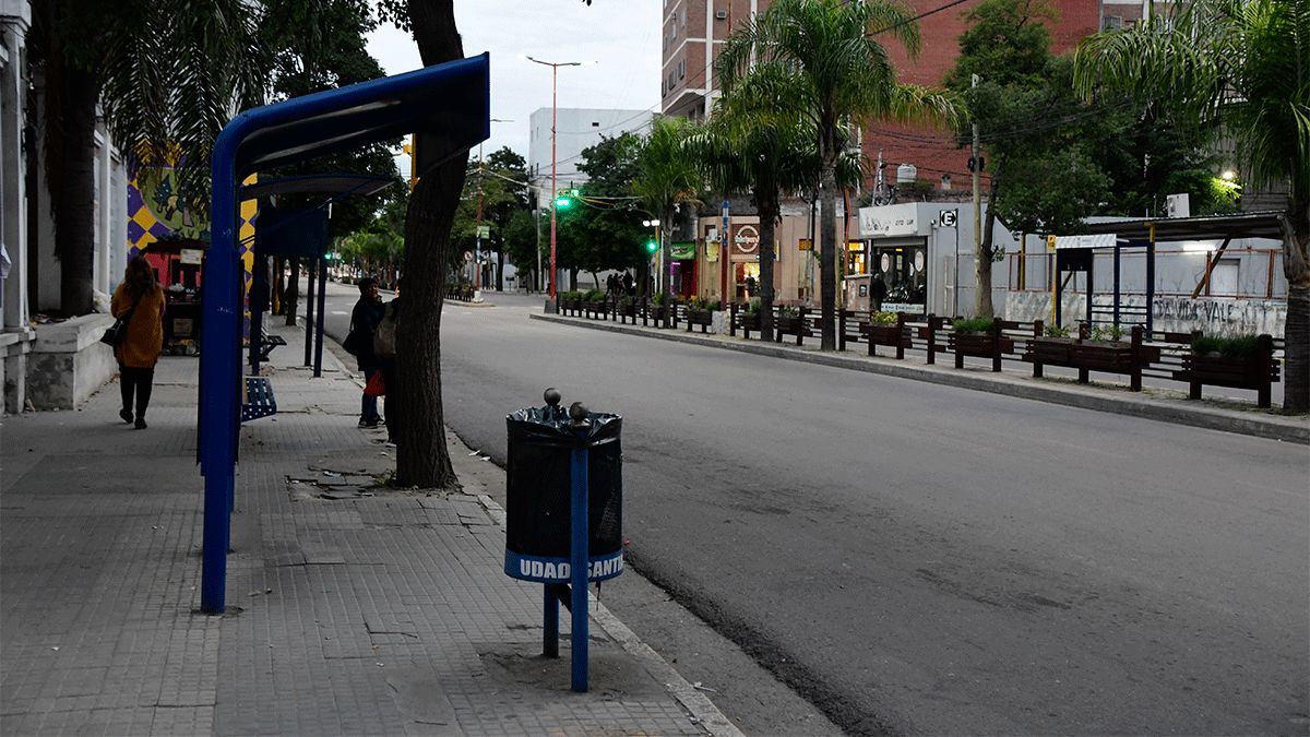 No hubo acuerdo y el paro de colectivos continúa este domingo - Diario ...