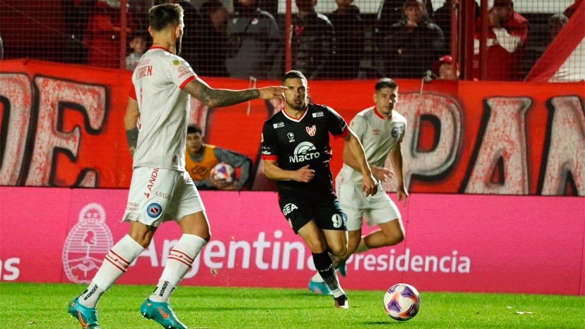 Argentinos Juniors e Instituto quedaron a mano en La Paternal - Diario ...