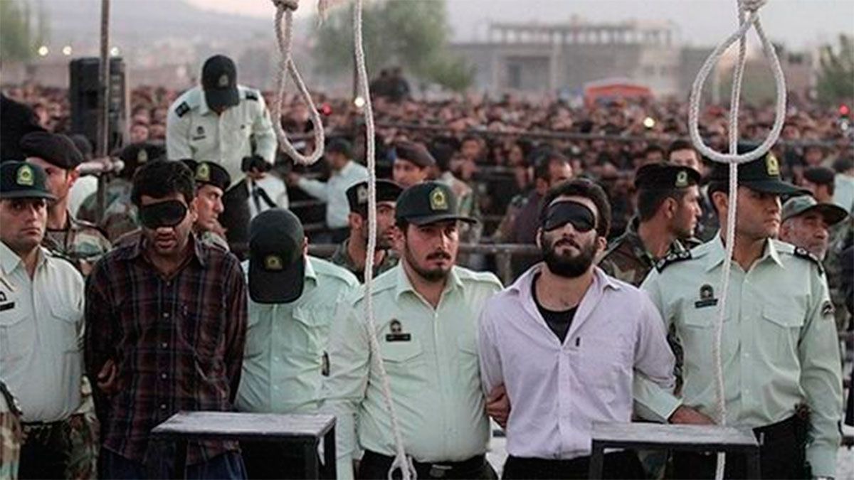 Der Iran hat wegen des Angriffs zwei Menschen erhängt, in diesem Jahr wurden bisher mehr als 350 Menschen gehängt.
