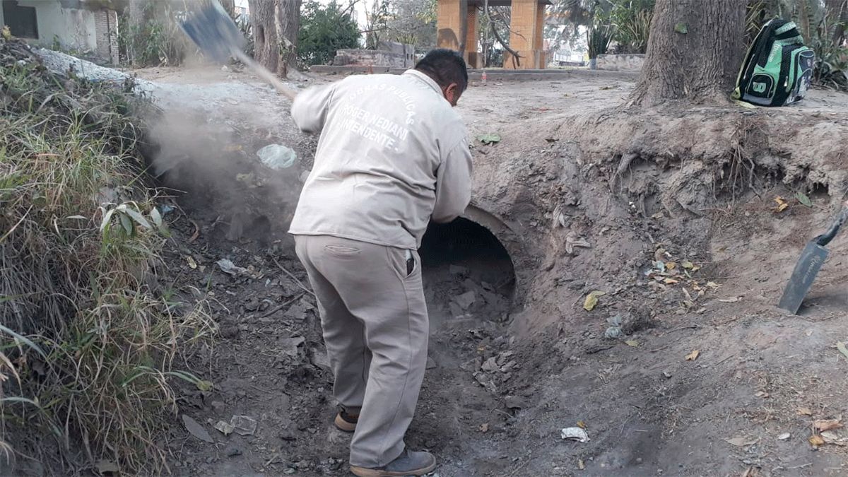 El municipio realiza tareas de mantenimiento de desagües pluviales en ...