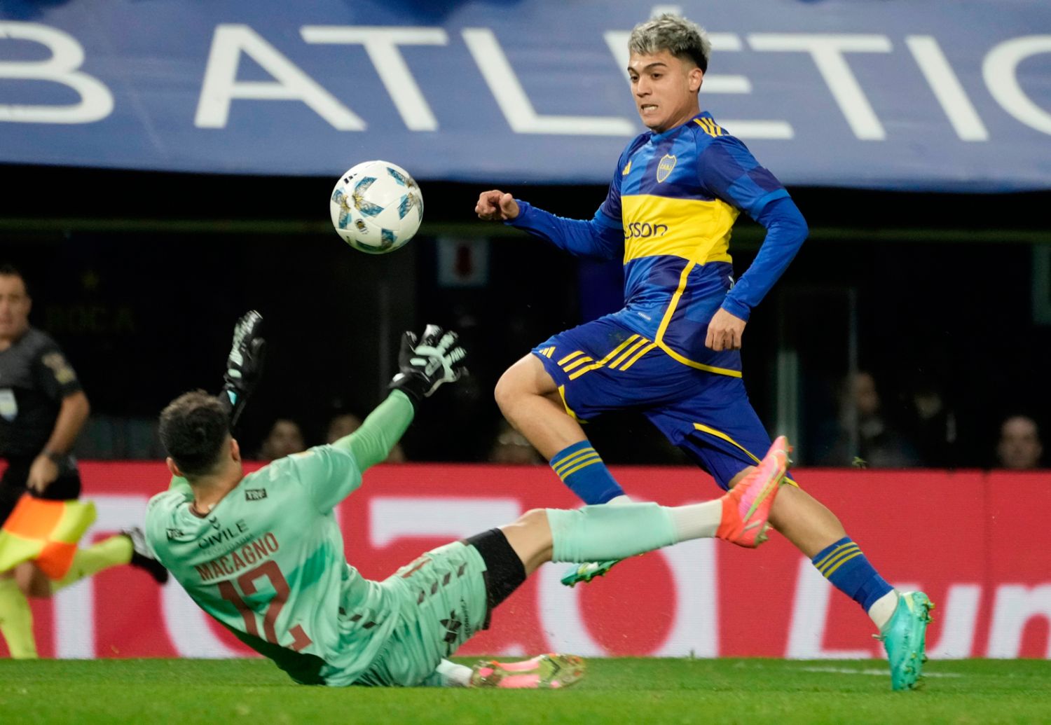 Con el Changuito Zeballos, Almirón probó el once para visitar a