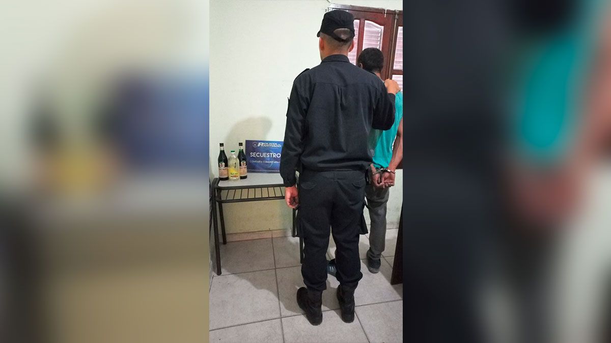 Un uomo di 39 anni è stato arrestato per aver rapinato un edificio commerciale a La Banda
