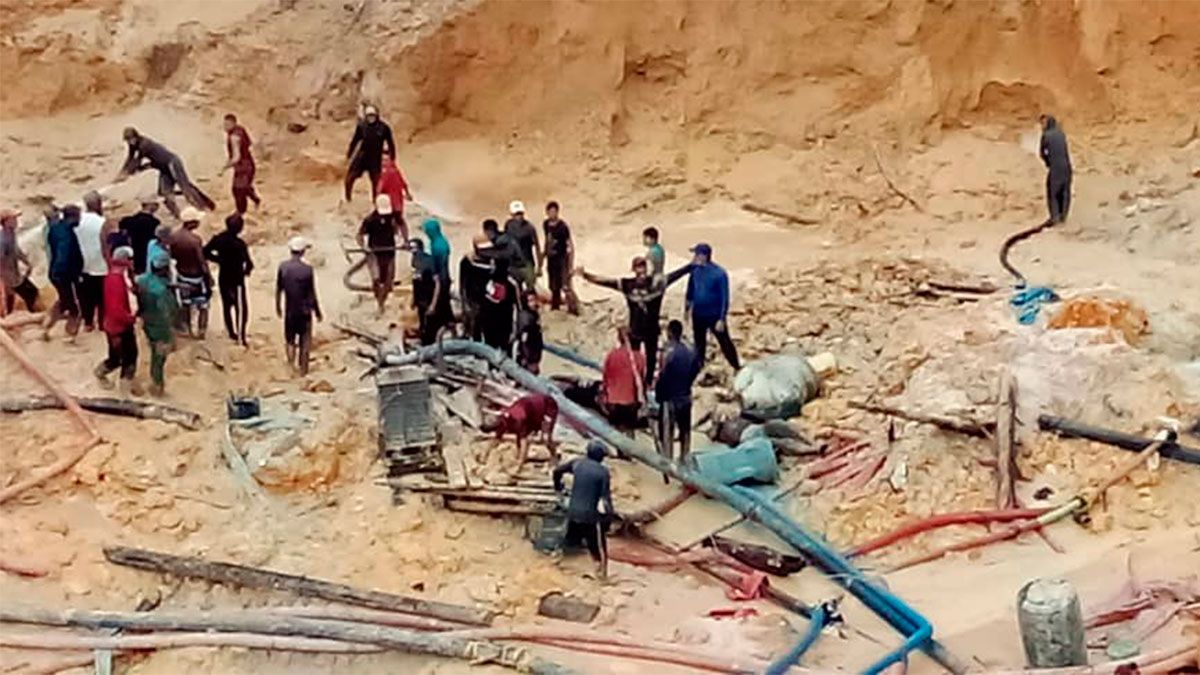 Autoridades indicaron que 12 personas murieron tras el colapso de una ...